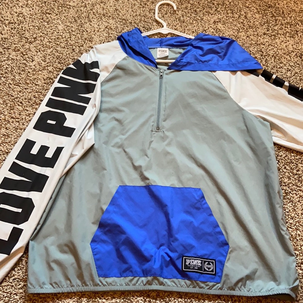 Long sleeve hooded windbreaker